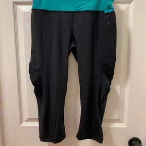 lululemon Black Teal Water Bound Crops Laser Cut size 10